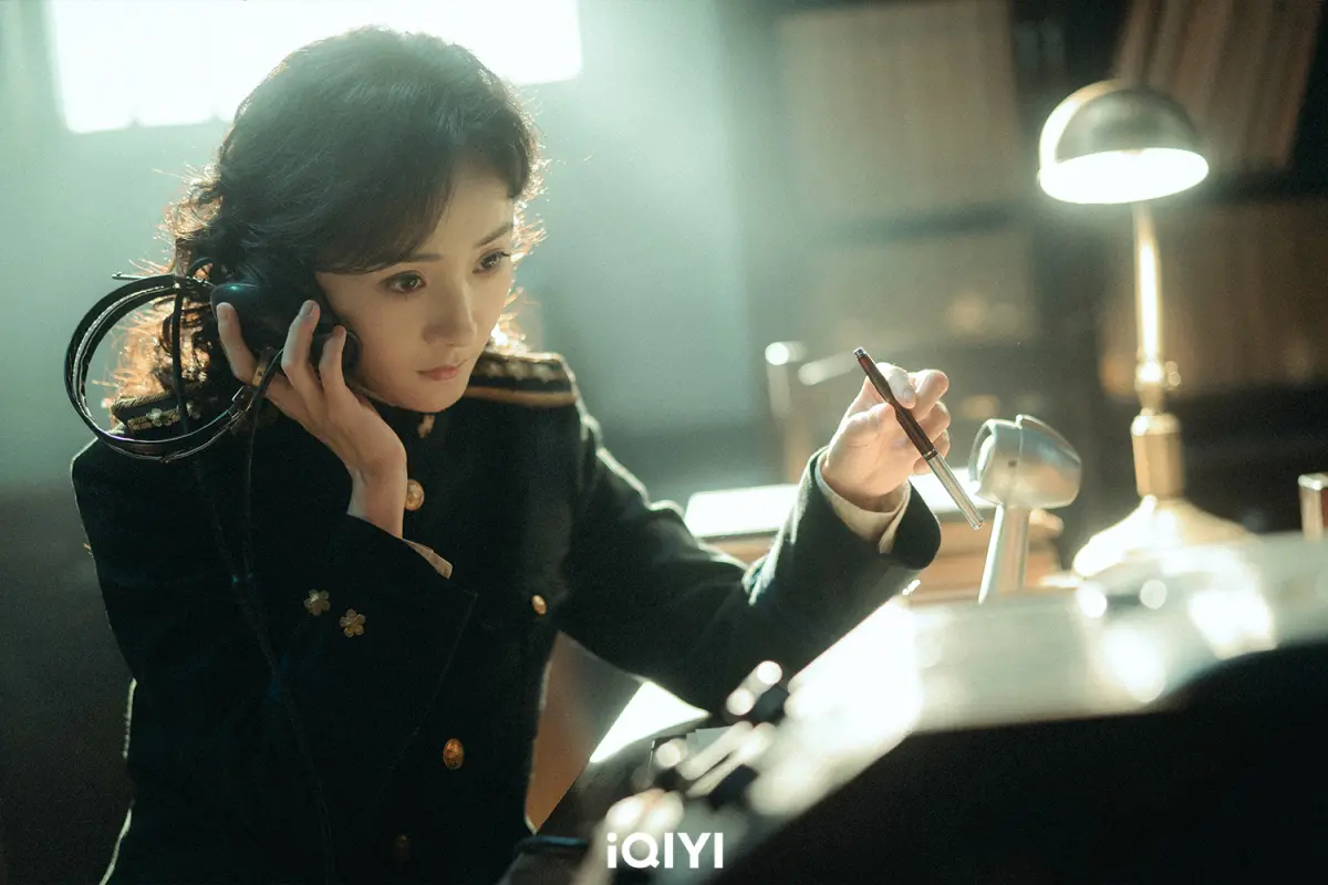 ▲《哈爾濱一九四四》楊冪發狠抓住女臨演脖子大甩3巴掌。（圖／iQIYI愛奇藝國際版提供）