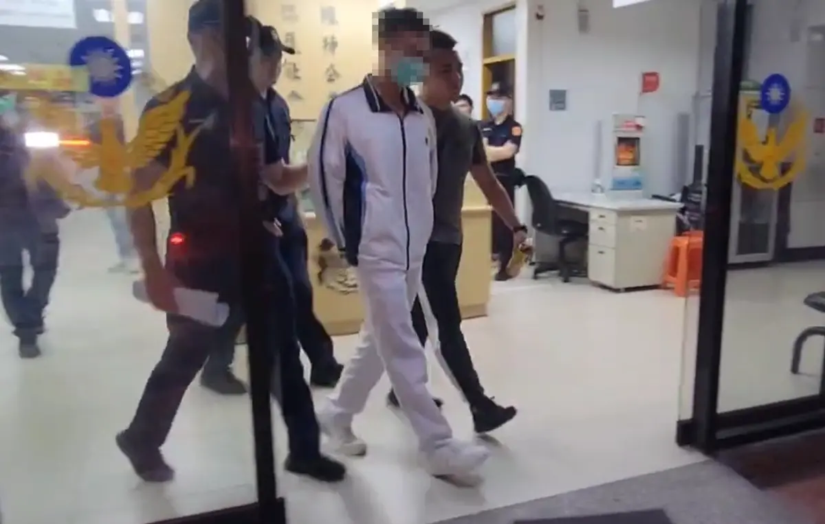 ▲台北慈濟醫院一名黃姓護理師爆料指稱，在開刀房任職半年以來，有護理師趁病患全身麻醉期間，拍攝、搓揉病患生殖器、胸部。（圖／翻攝畫面）