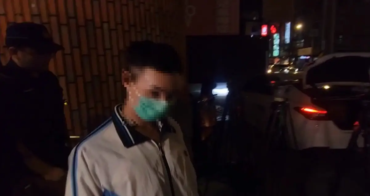▲台北慈濟醫院一名29歲黃姓資深護理師，昨（23）日因在PTT上PO出開刀房病患裸照遭地檢署調查。（圖／翻攝畫面）