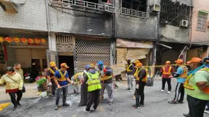 ▲市府跨局處派員清理事故現場。(圖/高雄市議會提供) ▲市府跨局處派員清理事故現場。(圖/高雄市議會提供)