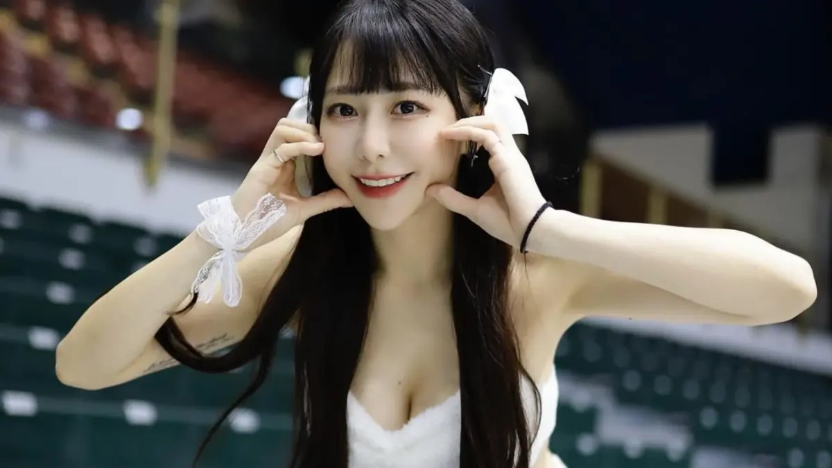 ▲福爾摩沙夢想家啦啦隊的隊員被偷拍，梓梓發聲後還有網友嗆：「敢穿還怕人拍」，讓梓梓忍無可忍曬出證據回擊。（圖／梓梓IG）