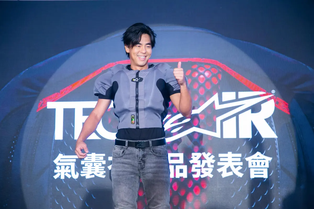 ▲柯有倫憶與亡父柯受良飛車回憶，曾遭重機龍頭壓胸口，出現後遺症。（圖／大橋新星提供）