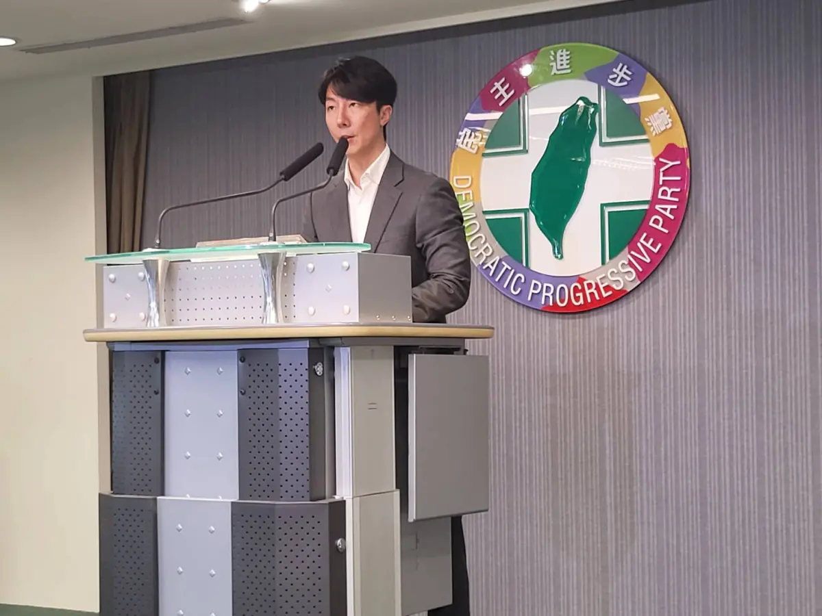 ▲民進黨批評，民眾黨選擇性國會改革，背棄價值，淪為國民黨在立法院的附庸。圖為民進黨發言人吳崢。（圖／記者陳佩君攝，2023.04.24）