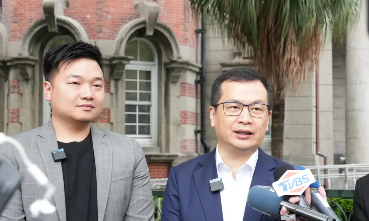 ▲國民黨立委羅智強、台北市議員楊植斗到監察院檢舉賴清德財產申報不實。（圖／羅智強辦公室提供）