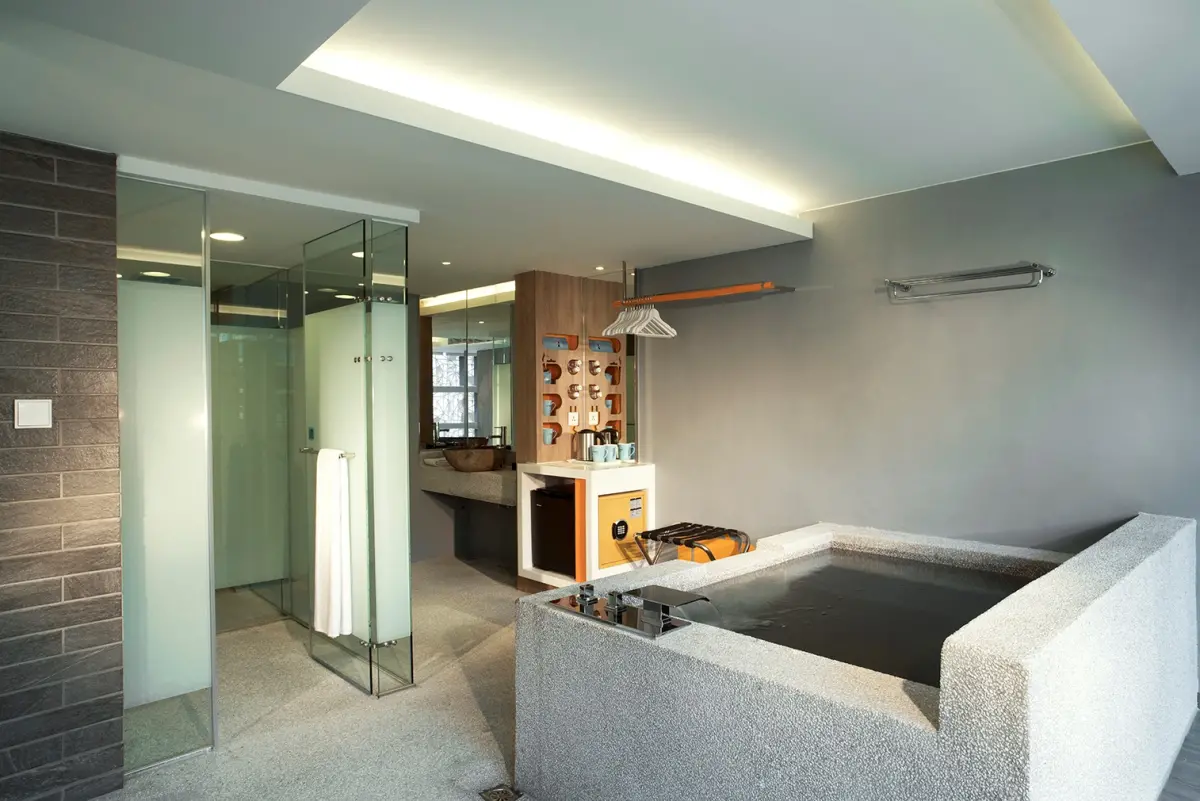 ▲捷絲旅宜蘭礁溪館推出「端午連假 輕鬆一夏」限時快閃住房專案，全家4人入住可免費升等至12坪「源 日式溫泉家庭房」，再贈吃到飽自助式早餐，4人同行每人每晚最低1125元起。（圖／捷絲旅提供）