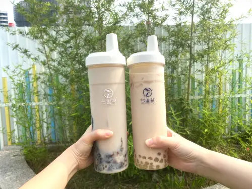 ▲七盞茶高雄左營曾子店開幕，全品項「買一送一」喝3天。（圖／七盞茶提供）