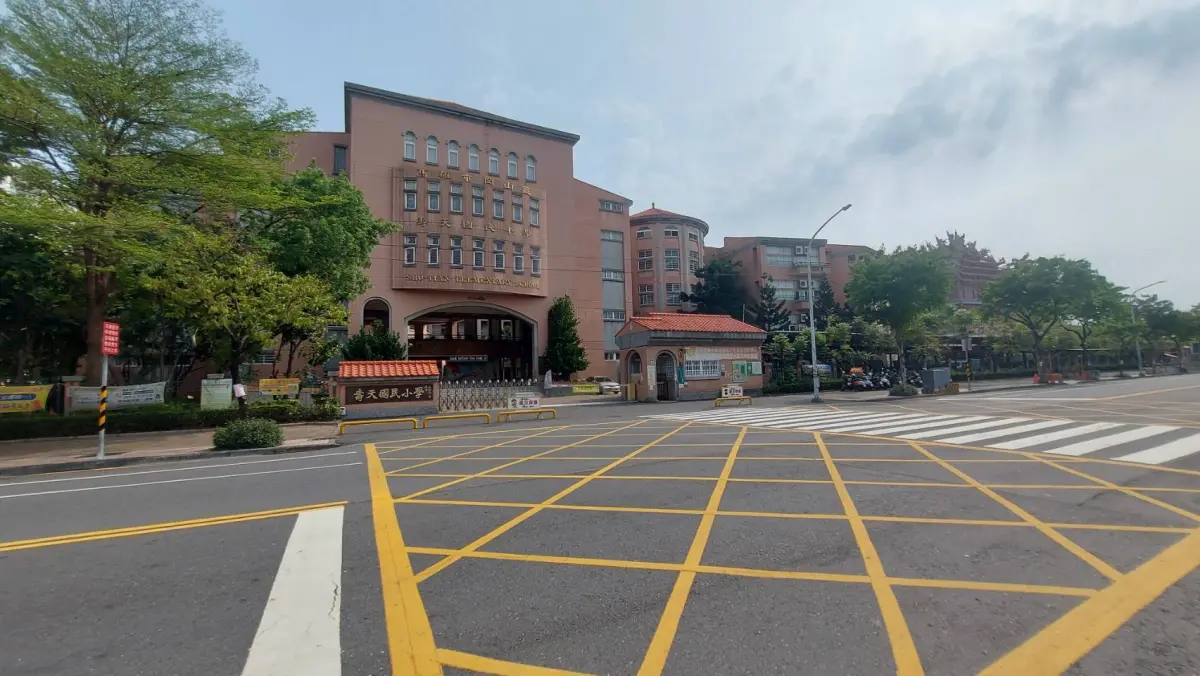 ▲高雄岡山區壽天國小是當地明星學校，實驗教育獲認同，周邊成交單價每坪20.3萬元，比岡山區房價低9.1%最多。（圖／永慶房產集團提供）