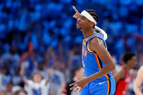 奧克拉荷馬雷霆出戰紐奧良鵜鶘的賽事,雷霆在主將「SGA」 Shai Gilgeous-Alexander狂砍33分的帶領下,兵不血刃地以124:92大勝對手,系列賽2:0領先。 ▲奧克拉荷馬雷霆「SGA」 Shai Gilgeous-Alexander,必須要爆炸性演出。(圖/美聯社/達志影像)