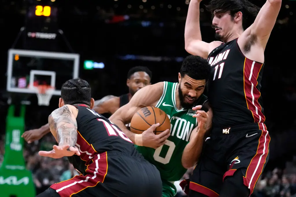 ▲熱火「區域聯防」，從1對1到輪轉，從強邊到弱邊，從包夾持球員到還原防守，讓塞爾提克吃足苦頭。（圖／美聯社／達志影像）