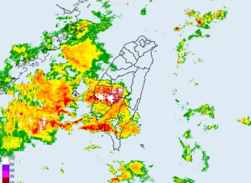 ▲中南部暴雨來襲，中央氣象署也即時發布「大雷雨即時訊息」和災防告警資訊。（圖／翻攝自中央氣象署）