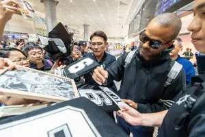 ▲在台灣也很有名氣的NBA傳奇球星Tony Parker，過去和聖安東尼奧馬刺合作拿下4枚NBA冠軍戒、6次入選NBA全明星，今日他搭機抵達台灣。（圖／國泰金控提供）