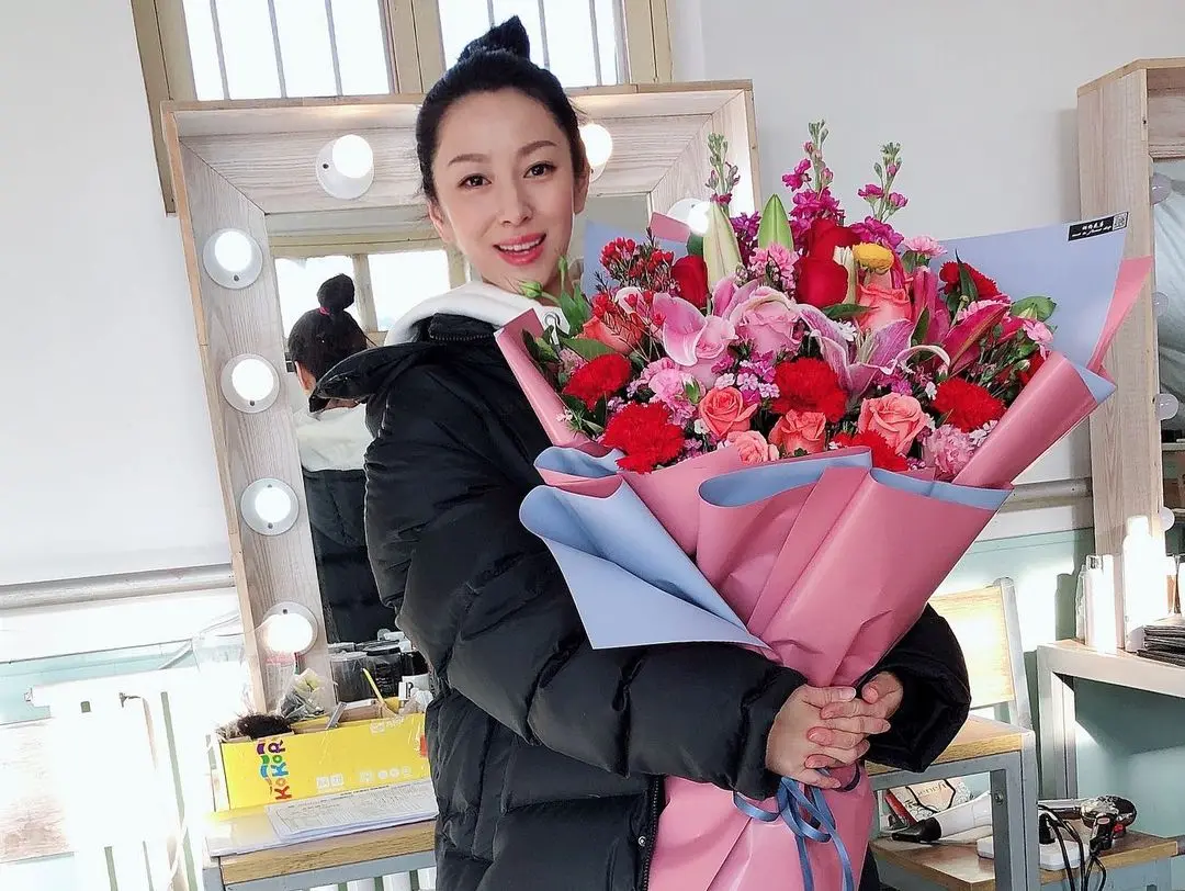 ▲井上朋子爆中國大陸娛樂圈潛規則內幕，曾有女星為求上位，當眾鑽老闆胯下約一夜情。（圖／井上朋子IG）