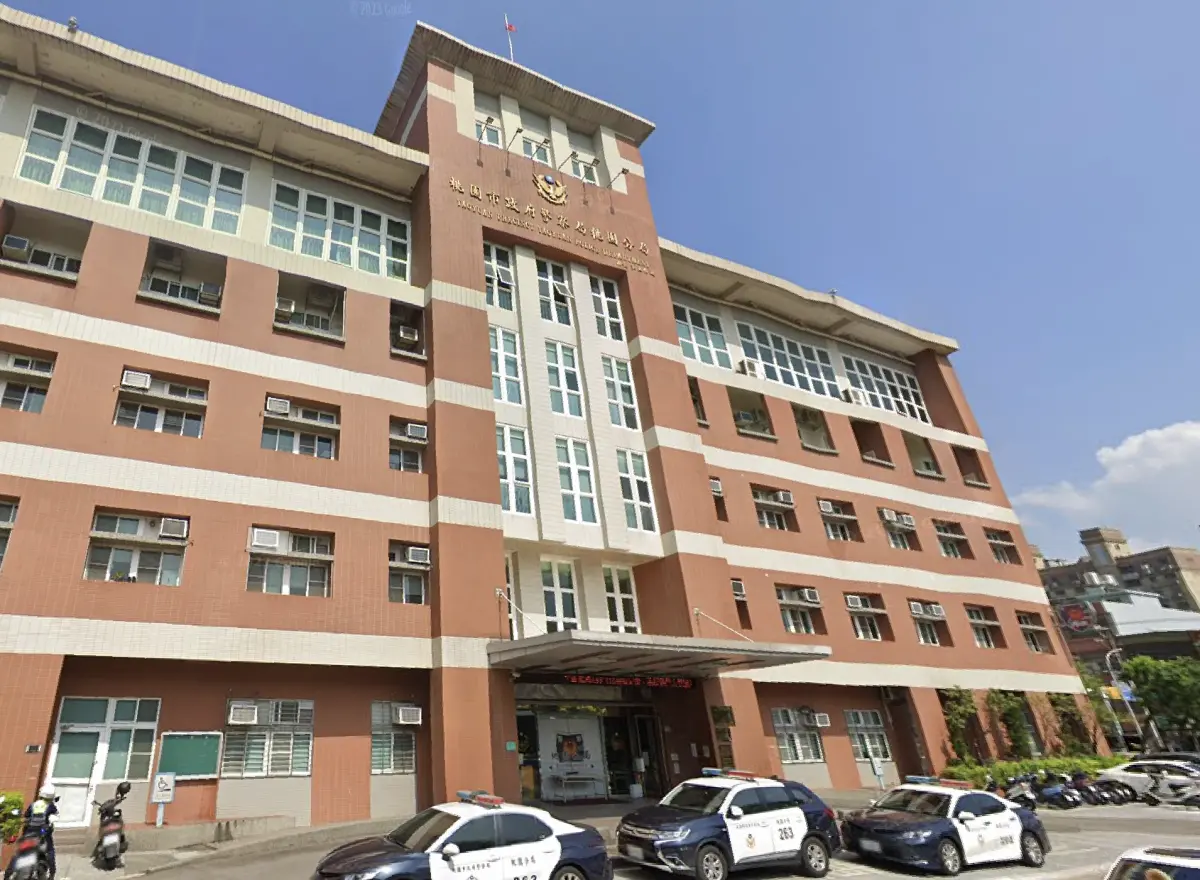 ▲桃園區防空警報突然大響15秒，警方道歉表示為警報器故障，對於造成民眾恐慌感到抱歉。（圖／翻google街景）