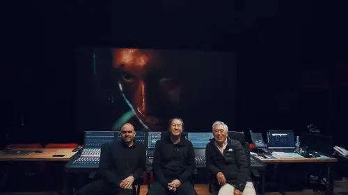 ▲杜篤之與聲色盒子團隊為電影《血色之路》後製音效，並與智利籍導演Felipe GÁLVEZ合影留念。（圖／聲色盒子）