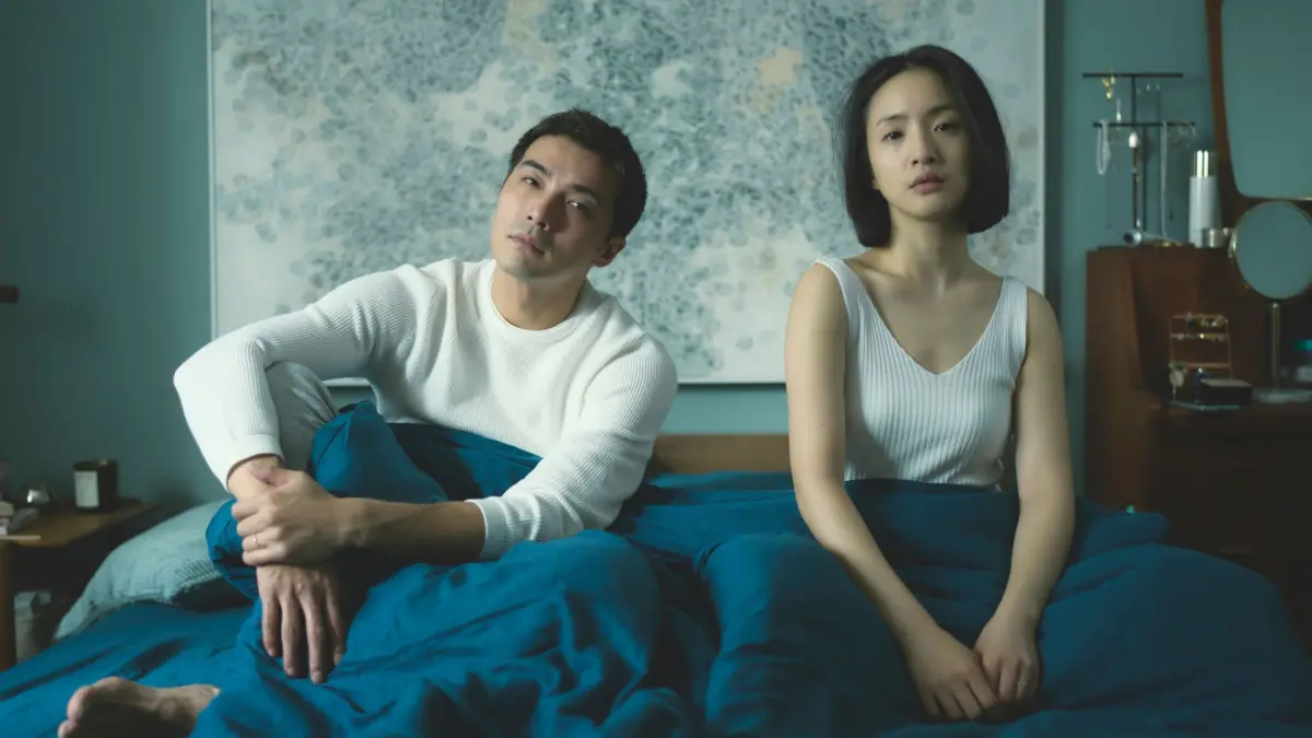 ▲賀軍翔（左）、林依晨主演的《不夠善良的我們》中有許多經典金句，每一句台詞都在訴說成年人的內心世界。（圖／公視、MyVideo提供）