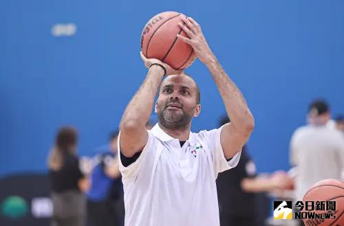 傳承！Tony Parker教松山高中打「5Out」　嚴肅要求球員執行力
