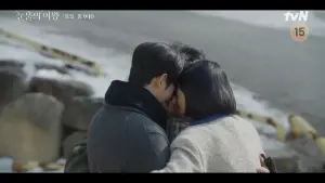 ▲▼劇中，金秀賢出獄後，與家人相擁而泣。（圖／tvN drama YouTube）