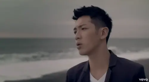 ▲柯震東情歌主打〈請比我愛她〉MV。(圖/柯震東YouTube) ▲柯震東情歌主打〈請比我愛她〉MV。(圖/柯震東YouTube)