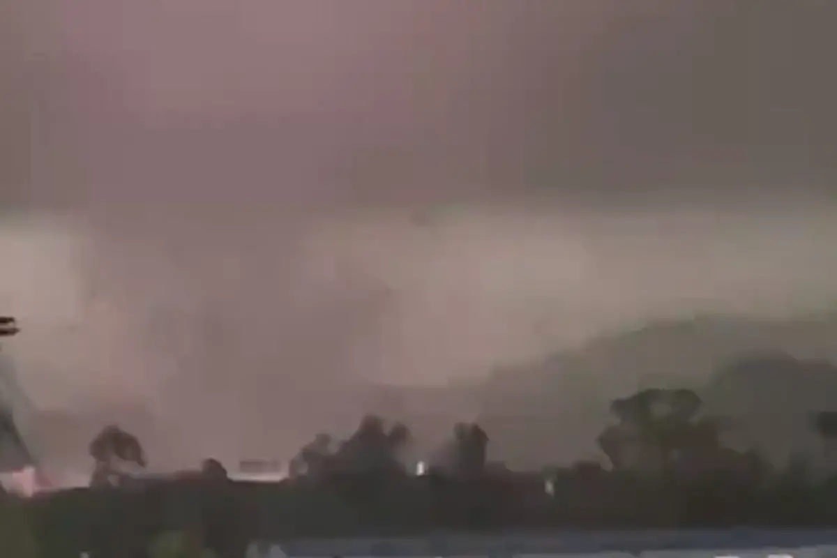 ▲中國廣州市27日出現龍捲風。（圖／翻攝自微博）