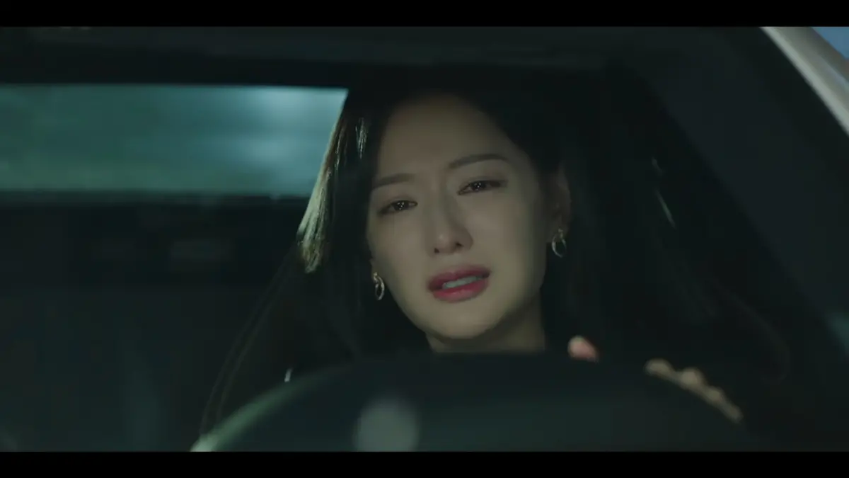 ▲《淚之女王》第15集中，金智媛失憶、被竄改記憶，最終疑似恢復記憶，漸漸想起金秀賢到底是誰。（圖／翻攝Netflix）