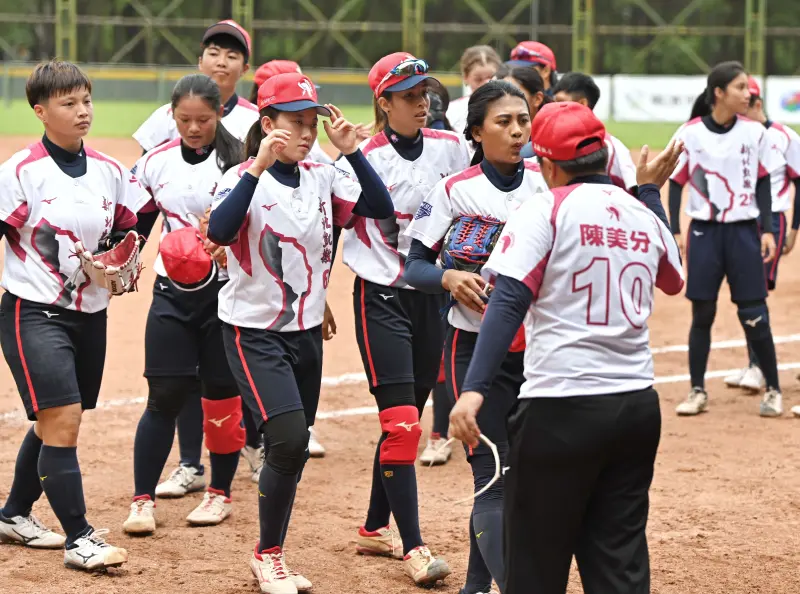 企業女子壘球聯賽／新北凱撒6連勝！U18中華培訓隊還在尋求首勝