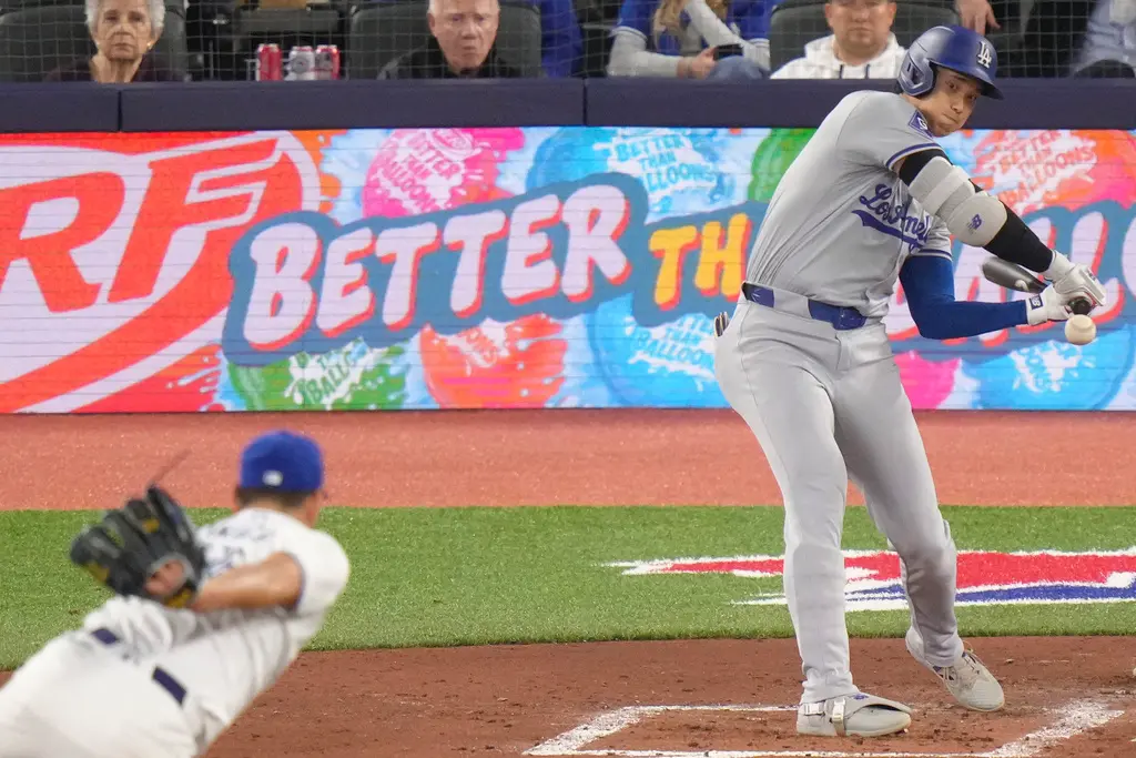 ▲道奇隊日籍「二刀流」球星大谷翔平在第2局從日本左投、也是自己花卷東高校的學長菊池雄星手中，敲出一支相當強勁的安打。根據Statcast的數據，這一球擊球初速達到時速119.2英里。（圖／美聯社／達志影像）