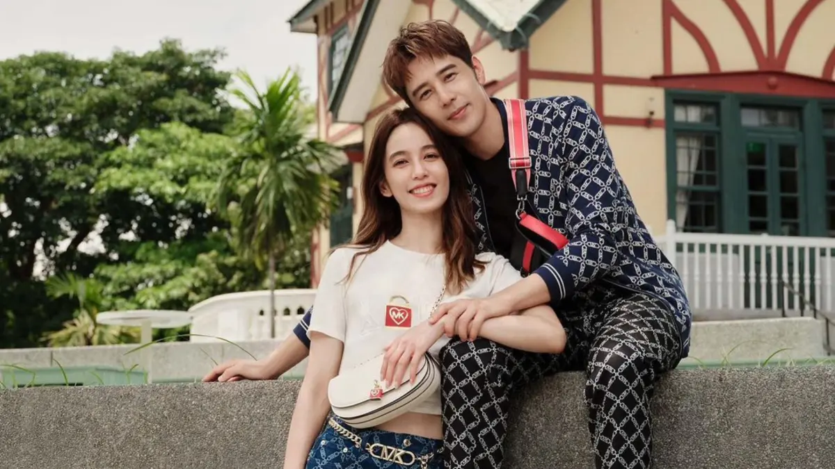 ▲胡宇威（右）裸身拔罐，送上特製的「31杯人肉蛋糕」，為陳庭妮35歲生日祝賀。（圖／陳庭妮IG）