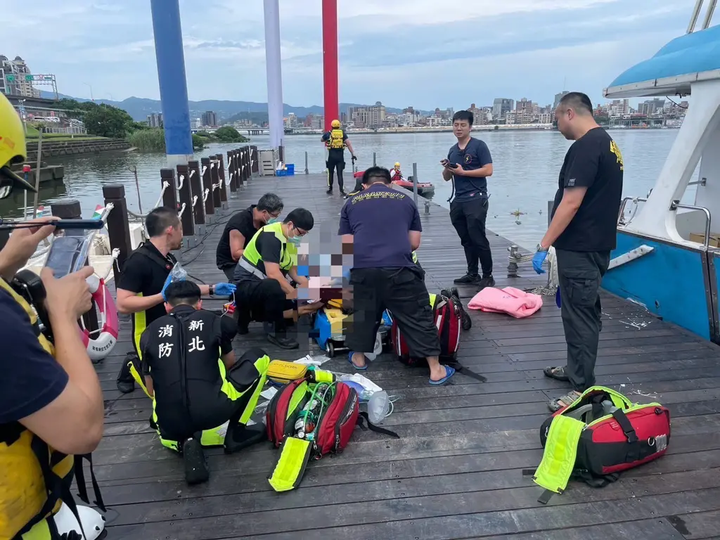 ▲新北市三重區台北橋下午傳出一起墜落事件。（圖／翻攝畫面）