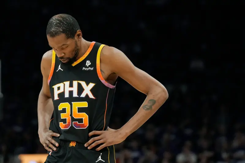 太陽遭橫掃！「三巨頭」寫NBA季後賽最爛紀錄　Booker:不能靠天賦