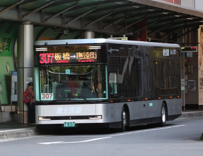 台北最賺公車是是它！去年收入3.56億　號稱「公車界的霸主」