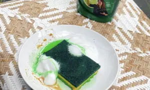 ▲「菜瓜布」蛋糕在新加坡星耀樟宜機場販售。（圖／翻攝自臉書）