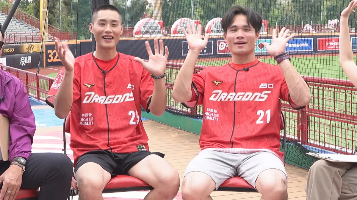 ▲李凱威.張政禹慶祝儀式藏玄機首曝喜訊。(圖/野球名人房 提供)