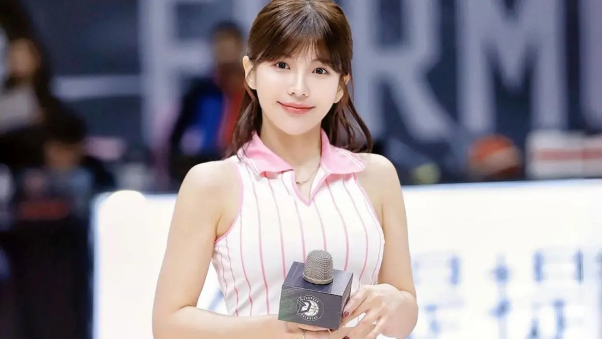 ▲樂天桃猿啦啦隊團長壯壯加入南韓「水原足球俱樂部」，是首位加入海外團隊的啦啦隊成員，但網友質疑她是「潛水團長」，對此，她也無奈回應。（圖／壯壯IG）