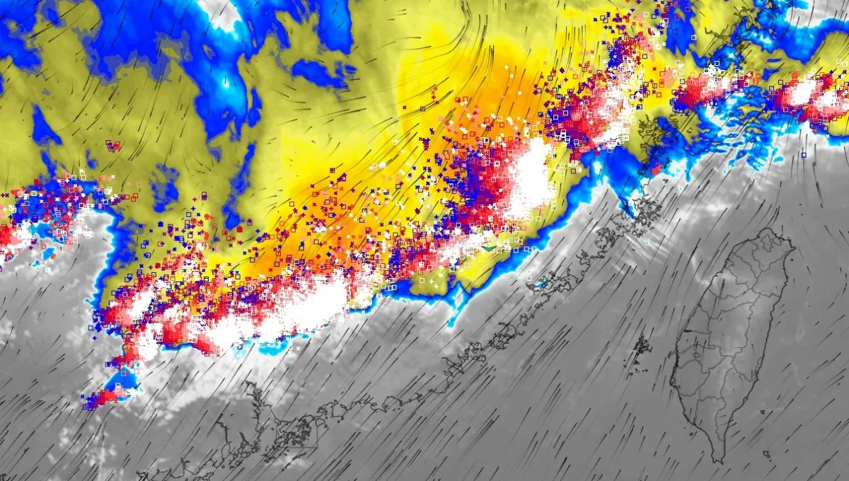 ▲今年首波「梅雨鋒面」逼近，彭啟明提醒將有長達1000公里的「閃電列車」，在今晚接近台灣。（圖／氣象達人彭啟明臉書）