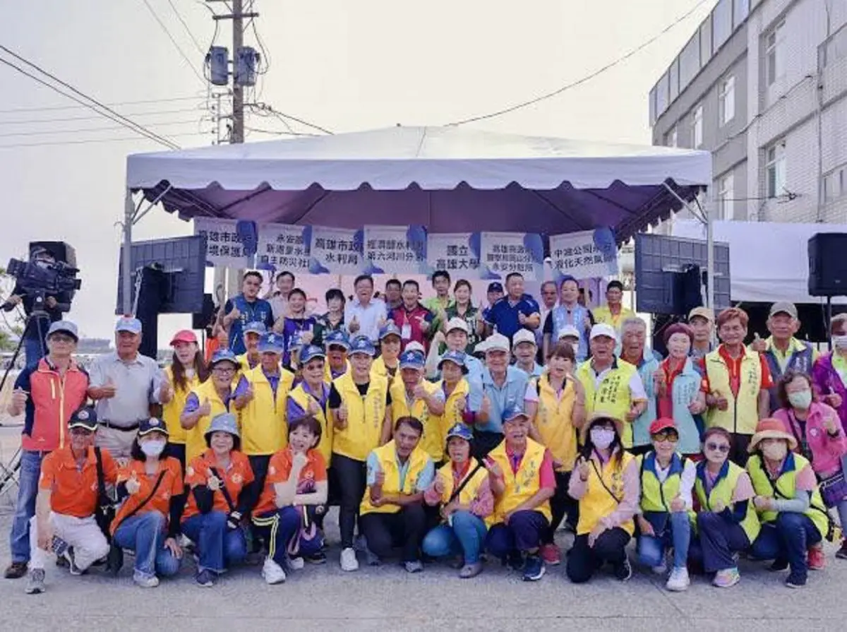 ▲高市府水利局聯合經濟部水利署共同舉辦「河川暨海岸防汛演練」盼各自主防災社區觀摩人員身歷其境，充分瞭解對災害處理的預防及積極作為。（圖／高市府水利提供）
