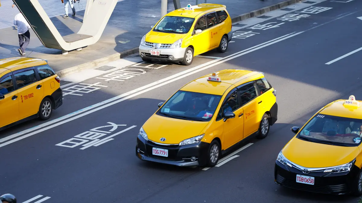 ▲不少職業司機都有工作久坐帶來身體不適的困擾，小黃司機便是其一。（圖／Shutterstock）