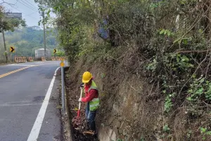 ▲黃偉哲也特別要求工務局與環保局針對市區道路與地下道側溝清淤務必確實。(圖／台南市政府提供)