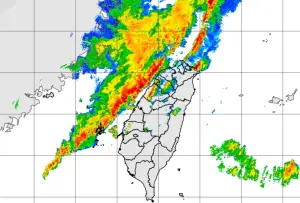 不斷更新／雨彈開炸！台北等8縣市「大雷雨警戒」　慎防雷擊強風
