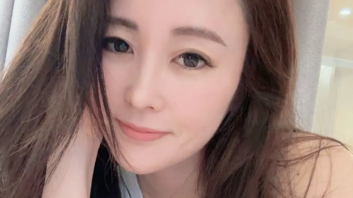 ▲麻衣疑似認愛新歡，今日突然發文告白「感謝好緣分」，自拍照可看出她離婚2年、單親帶小孩，氣色依舊很不錯。（圖／麻衣IG）