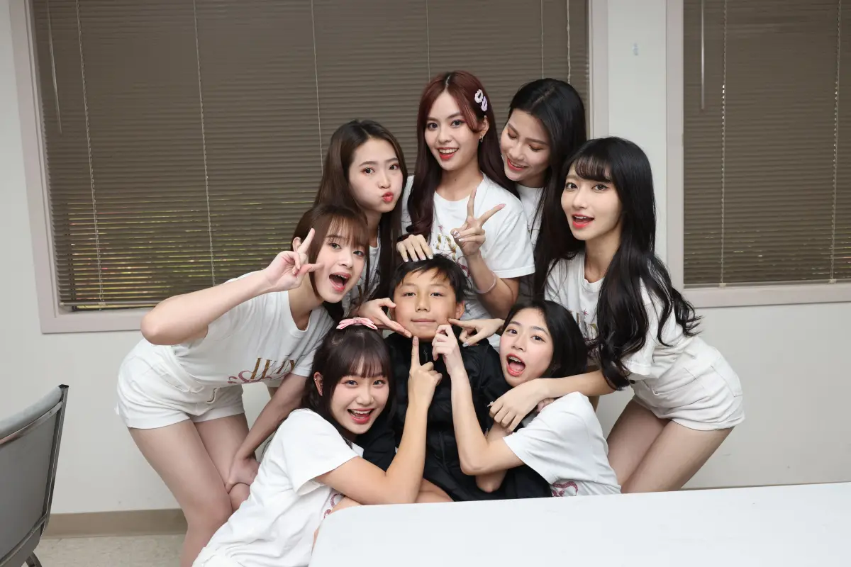 ▲台鋼Wing Stars啦啦隊參與西雅圖的花蓮地震賑災募款餐會，除了募款之外還教起了雄鷹球員葉保弟的應援曲。（圖／桂田文創提供）