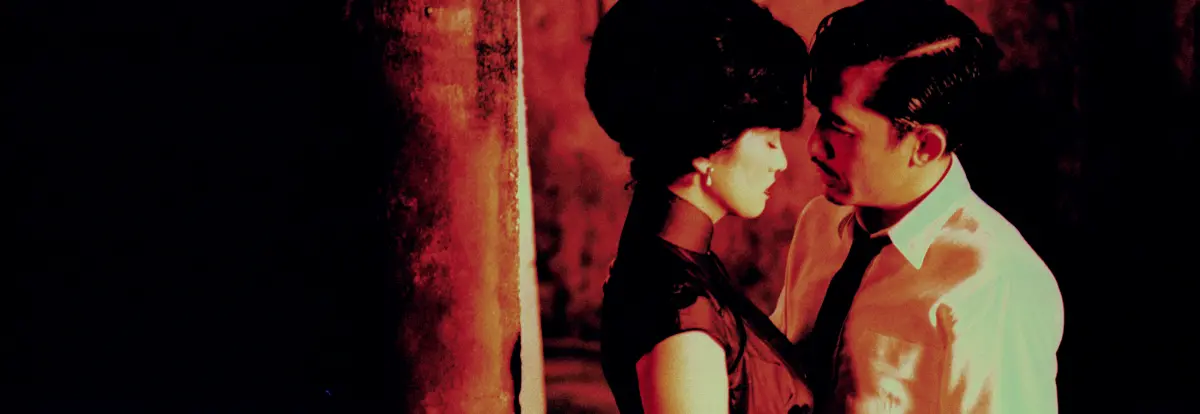 ▲梁朝偉（右）在電影《2046》中，激吻鞏俐長達35秒、狂親40次用光底片，韓國粉絲看完心痛到失眠。（圖／CATCHPLAY+）