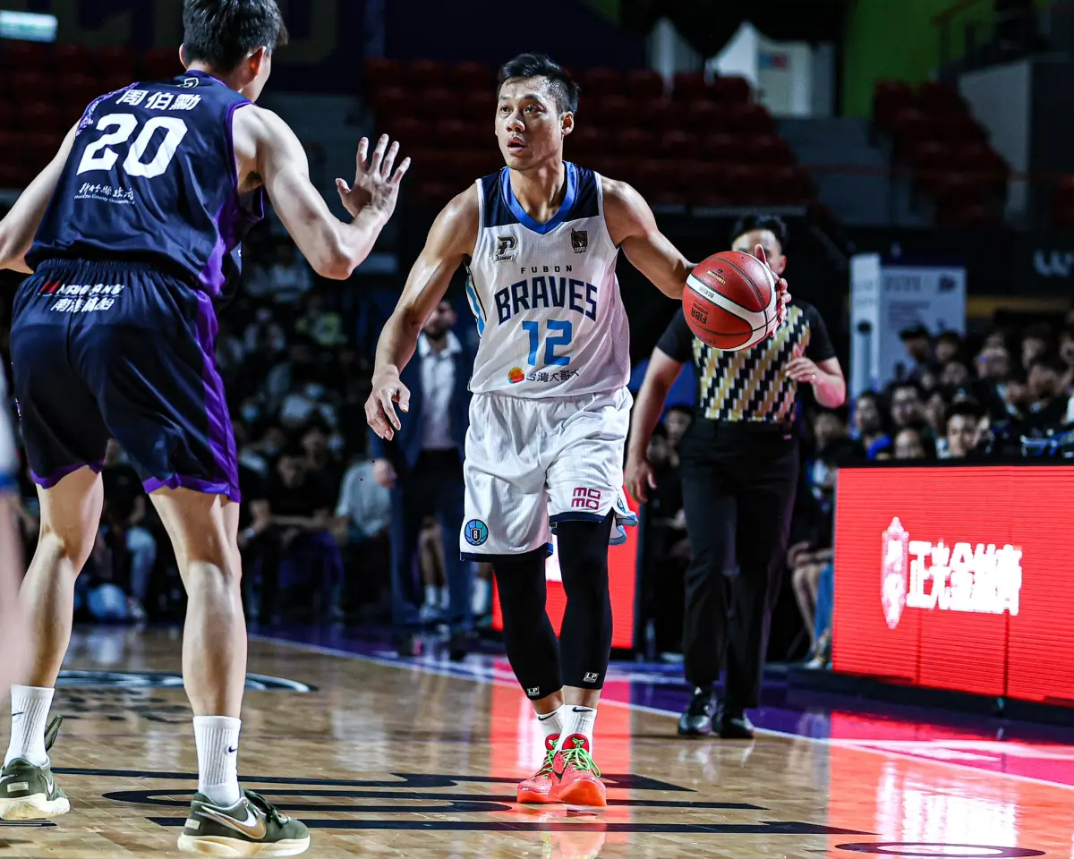 ▲富邦勇士此役在41歲「野獸」林志傑攻下22分16籃板的神勇表現下，仍無法贏球，以89：95敗給攻城獅。（圖／富邦勇士提供）