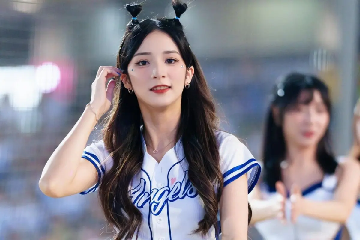 ▲藍波老師的21歲女兒潔潔，加入富邦啦啦隊當練習生，照片曝光後，網友們瘋搶認藍波當岳父。（圖／潔潔IG）