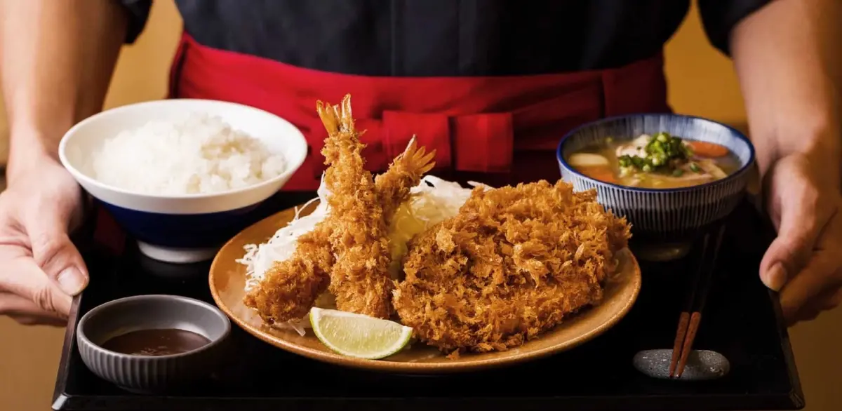 ▲51勞動節放假衝了！吉豚屋買套餐加51元爽吃炸腰內豬排；Texas Roadhouse德州鮮切牛排、TGI FRIDAYS炭烤豬肋排都「買一送一」，一次整理肉肉划算優惠半價加菜。（圖／翻攝自吉豚屋FB）