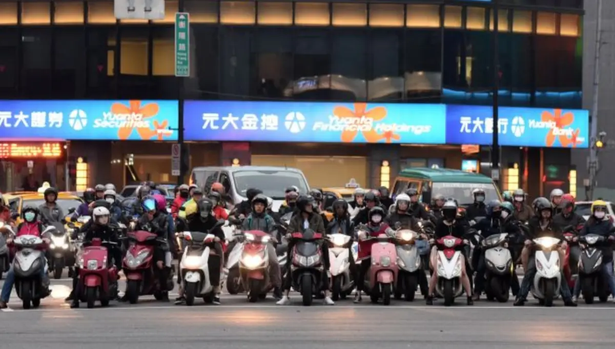▲台灣一直以來都有「機車王國」的稱號，許多人上下班通勤都是依靠機車來代步。（圖/NOWnews資料照）