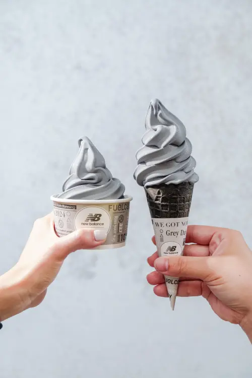 ▲全家Fami!ce霜淇淋最新聯名，將開賣New Balance「灰潮霜淇淋」，受到粉絲期待。（圖／New Balance提供）
