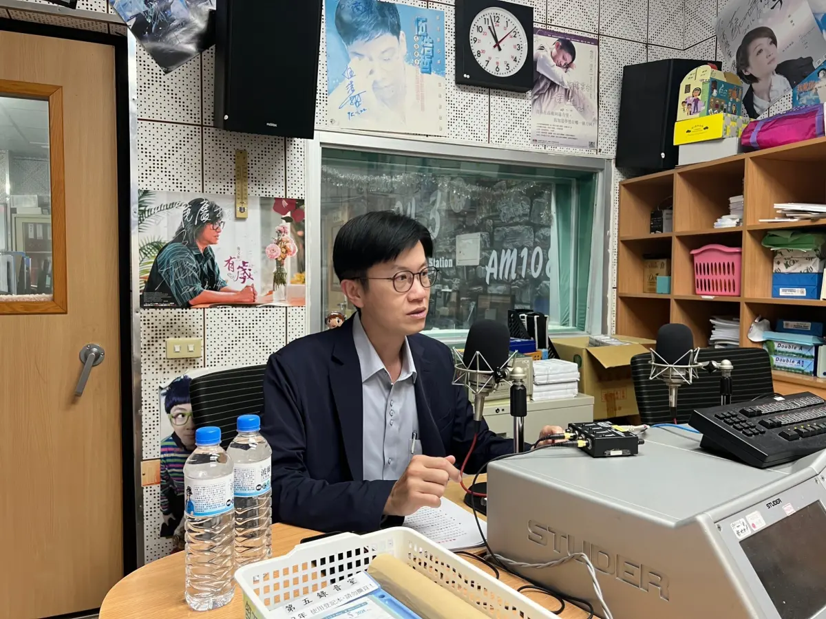 ▲高市警交通大隊長黃元民今(2)日以3+2重點提醒所有大型車司機行車時（尤其右轉彎），要逐一確認有無車輛或行人在旁邊，不要便宜行事。(圖／高市交通大隊提供)