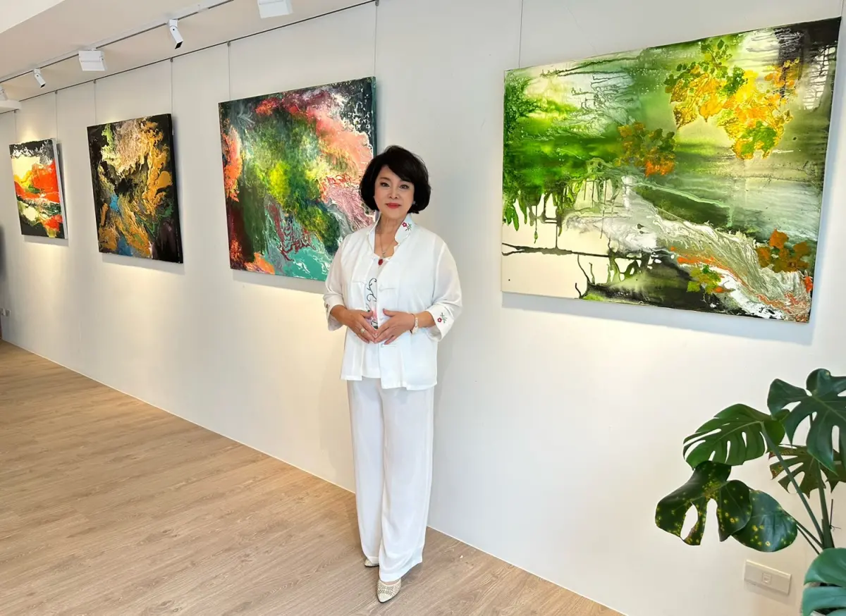 ▲台灣藝術家謝麗美，以獨創的「瞬間流」繪法，將中西、虛實、靜與動，整合成一場又一場的藝術之秀。（圖／NOWnews攝）