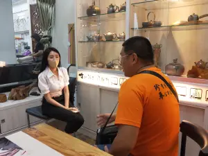 ▲大哥廖男也坦言,過去自己同樣嘗試尋找妹妹下落,三度南下高雄卻都未果,如今終於順利團聚,雙方也交換了聯繫方式。(圖/取自竹山戶政事務所主任梁坤勇臉書) ▲大哥廖男也坦言,過去自己同樣嘗試尋找妹妹下落,三度南下高雄卻都未果,如今終於順利團聚,雙方也交換了聯繫方式。(圖/取自竹山戶政事務所主任梁坤勇臉書)