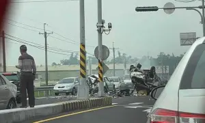 台1線雲林豐田工業區5車相撞！1小客車翻覆起火　釀1命危4傷
